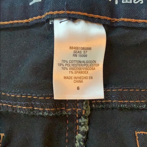 Bermuda Shorts - Picture 6 of 8